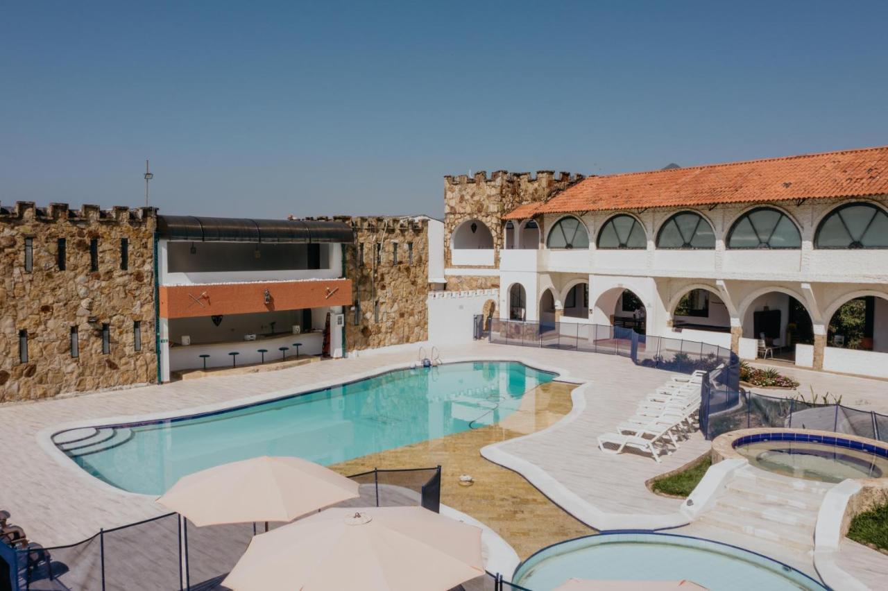 Hotel El Castillo Chinauta Exteriör bild