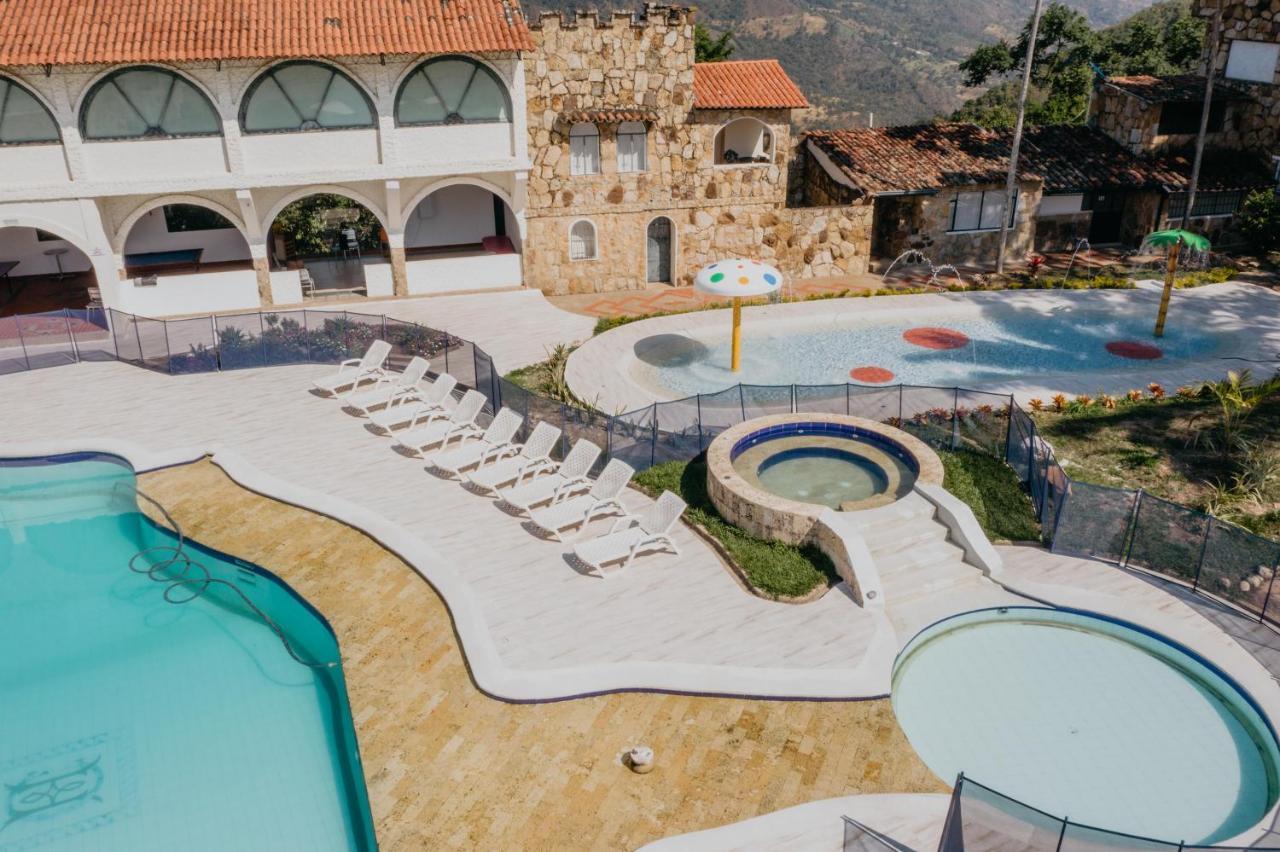 Hotel El Castillo Chinauta Exteriör bild