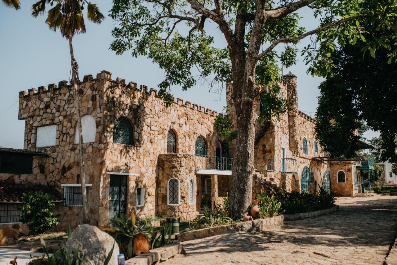 Hotel El Castillo Chinauta Exteriör bild