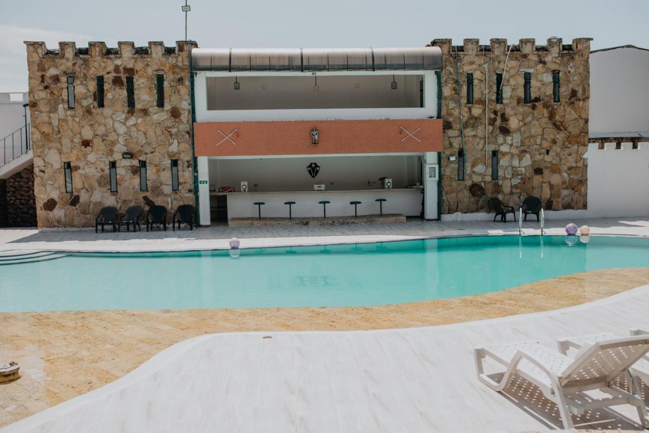 Hotel El Castillo Chinauta Exteriör bild