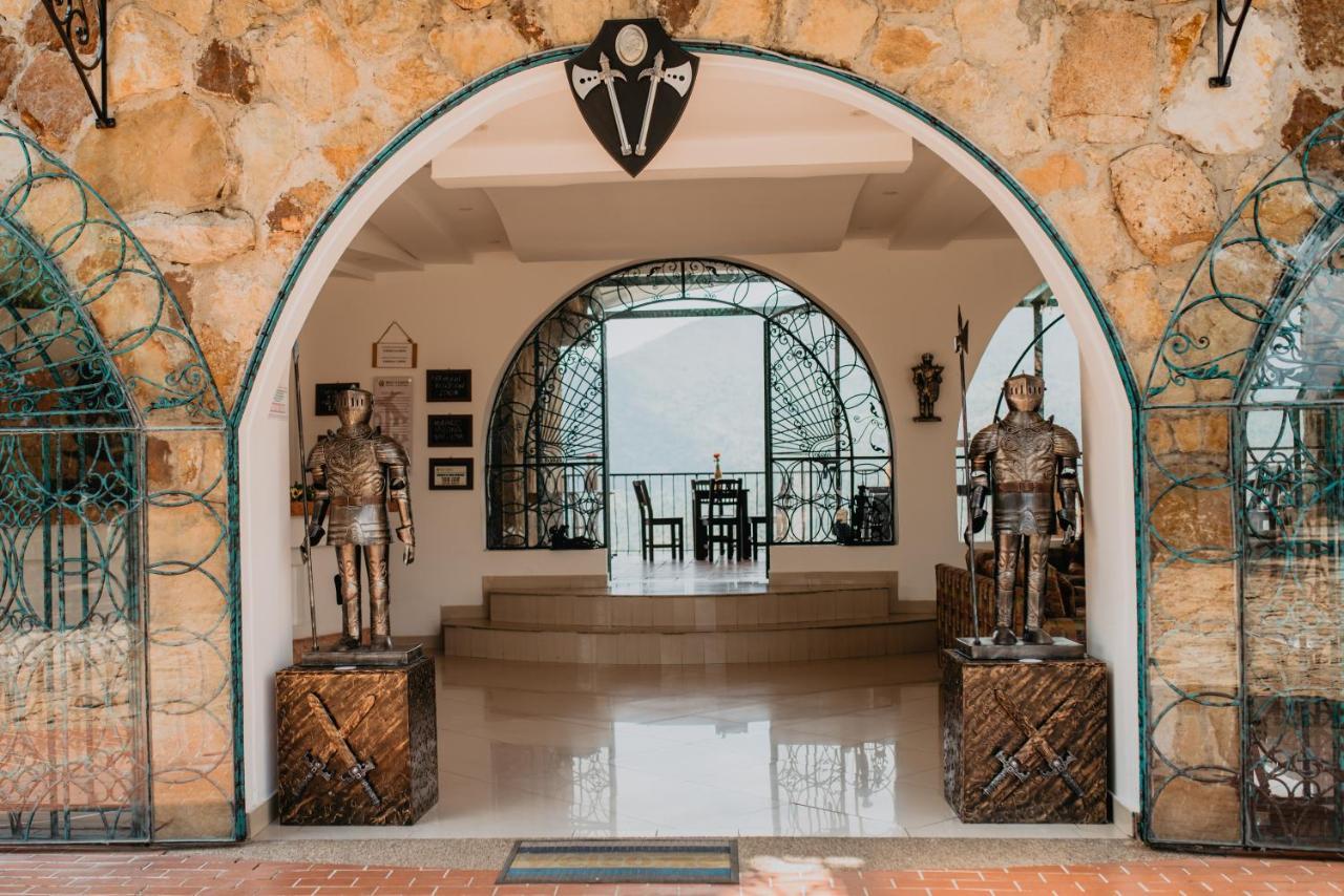 Hotel El Castillo Chinauta Exteriör bild