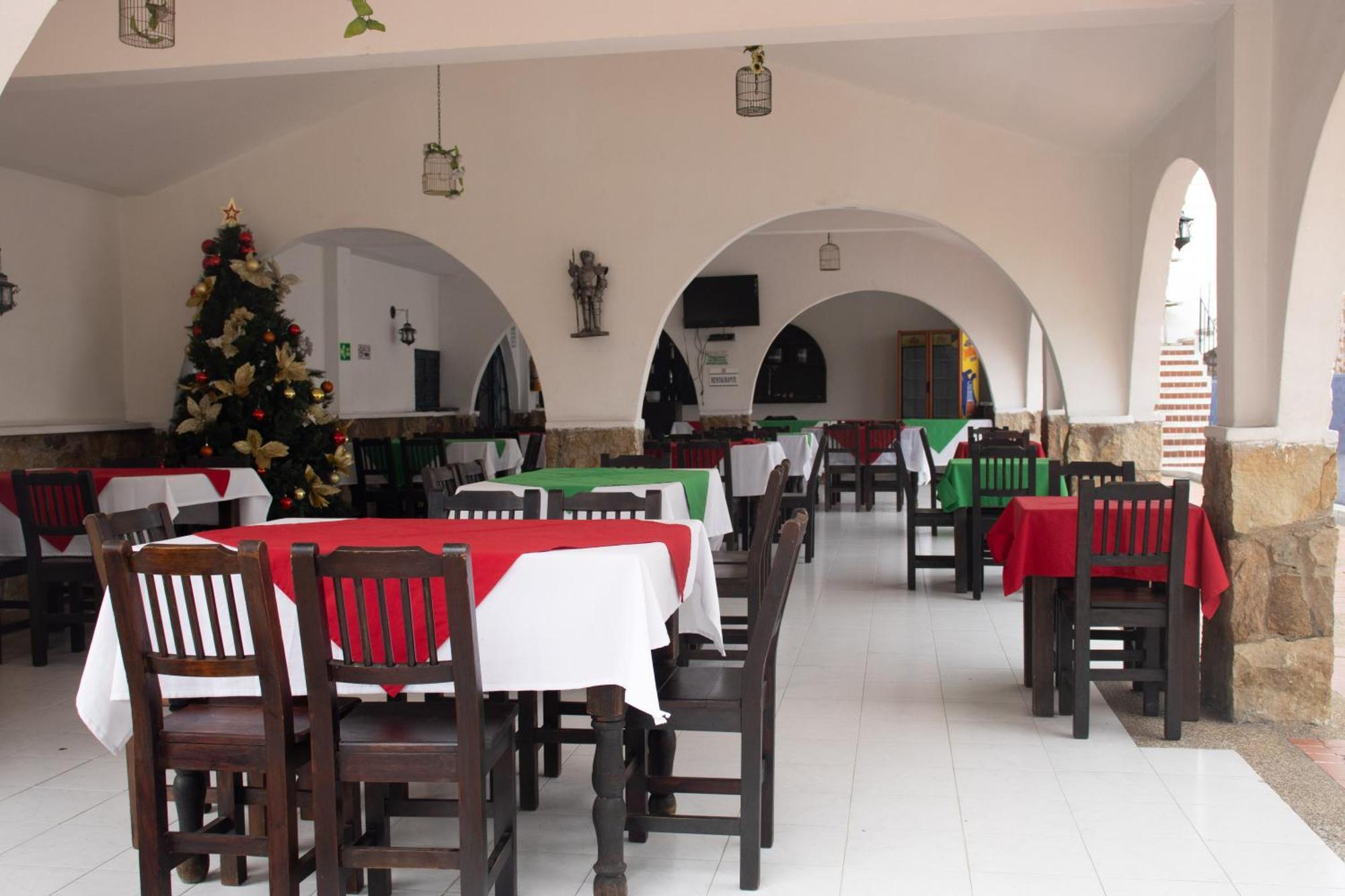 Hotel El Castillo Chinauta Exteriör bild