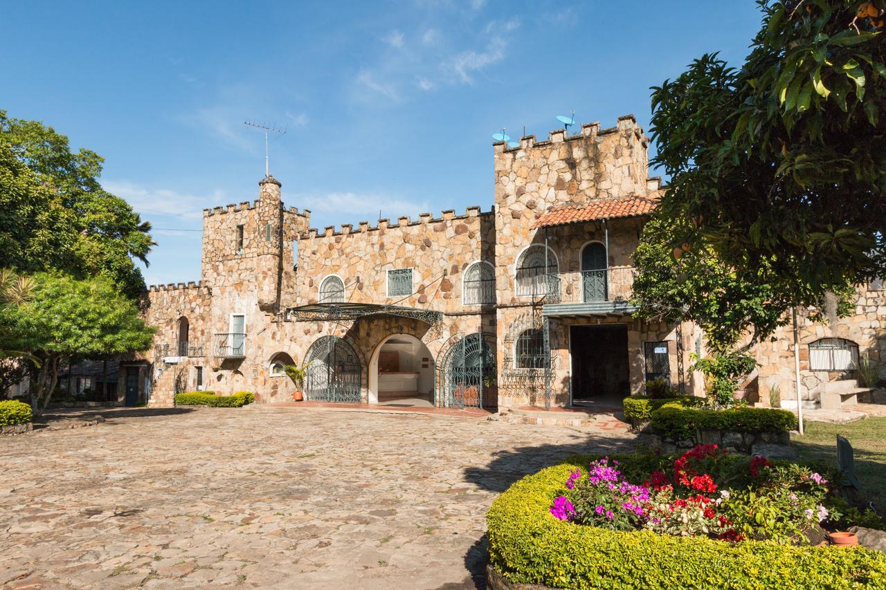 Hotel El Castillo Chinauta Exteriör bild
